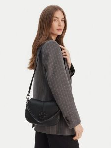 BOSS Torebka 50557908 Czarny. Czarne torebki klasyczne Boss, bez wzorów, ze skóry, bez dodatków. Za 627,99 zł.