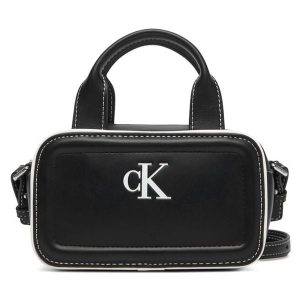 Torebka Calvin Klein. Czarne torebki klasyczne Calvin Klein, bez wzorów, bez dodatków. Za 369,99 zł.