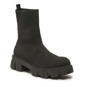 Botki DeeZee. Czarne botki DeeZee, bez wzorów, bez obcasa, na płaskiej podeszwie, bez zapięcia. Za 84,99 zł.