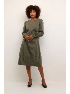 CULTURE Sukienka w kolorze oliwkowym rozmiar: XXL. Brązowe sukienki Culture, xxl, bez wzorów, bez kołnierzyka, bez ramiączek, midi, rozkloszowane. Za 140,53 zł.
