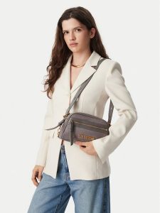 LOVE MOSCHINO Torebka JC4058PP1PLO0700 Niebieski. Niebieskie torebki klasyczne LOVE MOSCHINO, bez wzorów, ze skóry, bez dodatków. Za 608,99 zł.