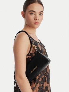 LOVE MOSCHINO Torebka JC4007PP1OLB0000 Czarny. Czarne torebki klasyczne LOVE MOSCHINO, bez wzorów, ze skóry, bez dodatków. Za 676,99 zł.