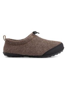 TRAVELIN' Kapcie "Back2Home" w kolorze jasnobrązowym rozmiar: 41. Brązowe kapcie Travelin', bez wzorów, z materiału. Za 195,45 zł.