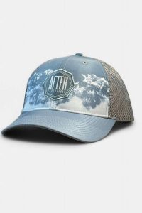 Czapka Trucker Unisex dla dorosłych - Bleached Blue. Niebieskie czapki AFTER ESSENTIALS, z aplikacjami, z poliesteru, wizytowe. Za 79,20 zł.