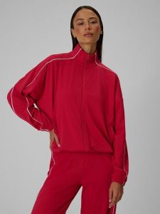 4F Bluza dresowa loose bez kaptura damska - czerwona M. Czerwone bluzy 4f, l, bez wzorów, z dresówki, bez kaptura. Za 179,99 zł.