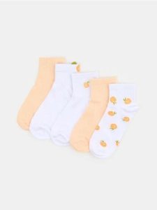 Bawełniane skarpetki z motywem brzoskwiń 5 pack - pomarańczowy. Brązowe skarpetki Sinsay, bez wzorów, z bawełny. Za 15,99 zł.