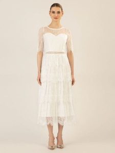 APART Sukienka w kolorze kremowym rozmiar: 42. Brązowe sukienki Apart, na co dzień, bez wzorów, z koronki, bez kołnierzyka, bez ramiączek, midi, proste. Za 282,99 zł.