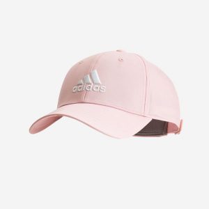 Czapka różowa ADIDAS. Czerwone czapki ADIDAS, bez wzorów, sportowe. W wyprzedaży za 59,99 zł.