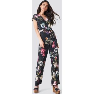 Trendyol Kombinezon w kwiaty - Multicolor. Kombinezony marki TRIBORD. W wyprzedaży za 90,97 zł.