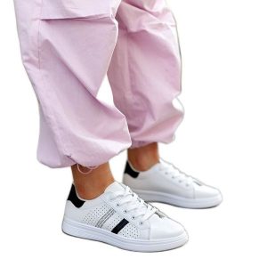 Biało-czarne sneakersy eko skóra Berdine białe. Białe trampki bez wzorów, z materiału, bez zapięcia. Za 79,62 zł.