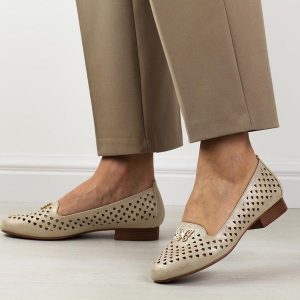 Złote ażurowe półbuty damskie M.Daszyński Sa222-3. Żółte półbuty M.Daszyński, na jesień, z aplikacjami, ze skóry, bez obcasa, na płaskiej podeszwie, bez zapięcia. Za 179,00 zł.