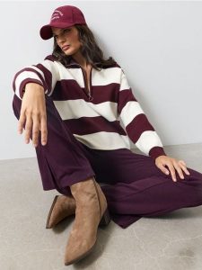 Prążkowane legginsy flare z domieszką bawełny - czerwony. Czerwone legginsy Sinsay, bez wzorów, z bawełny. Za 49,99 zł.
