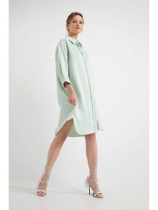 Josephine & Co Lniana sukienka "Daantje" w kolorze jasnozielonym rozmiar: 40. Zielone sukienki Josephine & Co, na co dzień, bez wzorów, bez kołnierzyka, bez ramiączek, midi, proste. Za 285,49 zł.