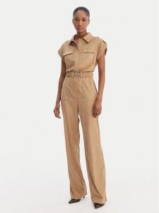 Guess Kombinezon W6RD61 WJ472 Brązowy Regular Fit. Brązowe sukienki Guess, s, z aplikacjami, z syntetyku, bez kołnierzyka, bez ramiączek. Za 679,99 zł.