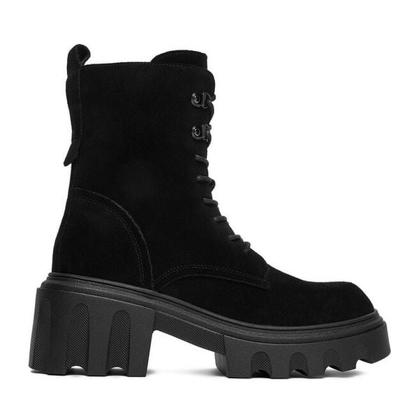 Trzewiki Badura. Czarne botki Badura, bez wzorów, bez obcasa, na słupku, bez zapięcia. Za 199,99 zł.