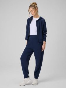 4F Spodnie dresowe z modalem joggery damskie - granatowe M. Niebieskie spodnie dresowe 4f, m, bez wzorów, z dresówki. Za 189,99 zł.