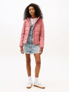 TOMMY JEANS Kurtka pikowana w kolorze jasnoróżowym rozmiar: S. Różowe kurtki Tommy Jeans, s, bez wzorów, z jeansu, bez kaptura. Za 549,06 zł.