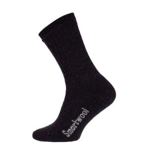 Skarpety Hike Classic Edition Full Cushion Solid Crew Women-Bordeaux M_38_41. Czarne skarpetki Smartwool, bez wzorów. Za 87,59 zł.