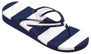 Klapki Beco damskie granatowo-białe z wysokim obcasem. Białe klapki 47 Brand, bez wzorów, z materiału, bez obcasa. Za 183,99 zł.