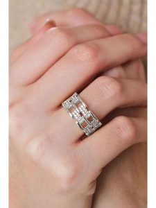 Heliophilia Pierścionek z cyrkoniami rozmiar: onesize. Pierścionki Heliophilia, z cyrkonią, metalowe. Za 43,99 zł.