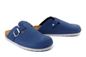 DR. BRINKMANN 600101-51 hellblau, klapki damskie. Niebieskie klapki Dr. Brinkmann, bez wzorów, ze skóry, bez obcasa. Za 227,92 zł.