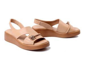 BOMBONELLA P028 19602 534 beżowy, sandały damskie. Brązowe sandały Bombonella, bez wzorów, ze skóry, bez obcasa, na koturnie, bez zapięcia. Za 242,17 zł.