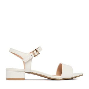 Sandały JENNY. Białe sandały Jenny, bez wzorów, bez obcasa, na płaskiej podeszwie, bez zapięcia. Za 99,99 zł.