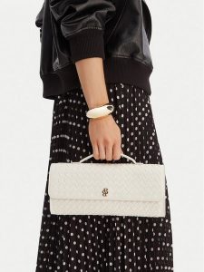 Badura Torebka C-JERRY-01 Biały. Białe torebki klasyczne Badura, bez wzorów, z materiału, bez dodatków. Za 229,99 zł.