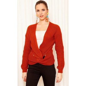 Sweter w kolorze ceglastym. Swetry klasyczne marki Eka. W wyprzedaży za 99,95 zł.
