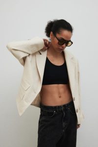 Marynarka z marszczeniem w kolorze IVORY LINEN - RICHMOND-M/L. Białe marynarki i żakiety Marsala, l, bez wzorów, z bawełny, eleganckie. Za 599,90 zł.