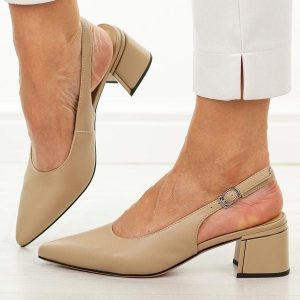 Beżowe skórzane czółenka damskie Cambell 98335. Brązowe czółenka Cambell, bez wzorów, ze skóry, bez obcasa, na obcasie, bez zapięcia. W wyprzedaży za 210,32 zł.