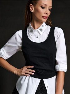 Koszula - biały. Białe koszule Sinsay, l, bez wzorów, z bawełny, bez kołnierzyka, bez ramiączek. Za 59,99 zł.