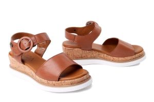 PIAZZA 910319-21 cognac, sandały damskie. Brązowe sandały Piazza, bez wzorów, bez obcasa, bez zapięcia. Za 299,90 zł.