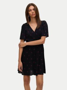 Vero Moda Sukienka letnia Alba 10292845 Czarny Regular Fit. Czarne kombinezony Vero Moda, na lato, s, bez wzorów, z wiskozy, bez kołnierzyka, bez ramiączek. Za 139,99 zł.