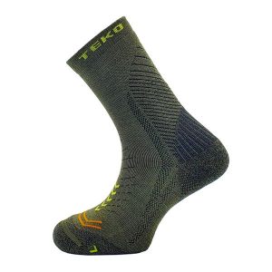 Skarpety sportowe z wełną merino Teko ecoHIKE Discovery Light Half Cushion 2.0. Szare skarpetki TEKO, bez wzorów, z wełny. Za 59,99 zł.