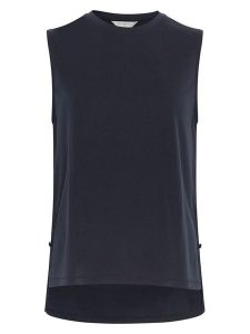 MOSS COPENHAGEN Bluzka "Nika" w kolorze granatowym rozmiar: S/M. Niebieskie bluzki Moss Copenhagen, m, bez wzorów, bez kołnierzyka, bez ramiączek. Za 109,52 zł.