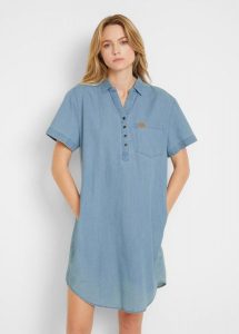Sukienka jeansowa, krótki rękaw. Niebieskie sukienki bonprix, na lato, bez wzorów, z jeansu, bez kołnierzyka, bez ramiączek, mini. Za 107,99 zł.