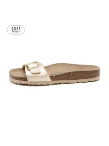 Teegu Klapki w kolorze złotym rozmiar: 37. Żółte klapki teegu, bez wzorów, z otwartym noskiem, bez obcasa. Za 121,99 zł.