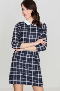 Czarna Prosta Sukienka w Kratę z Kołnierzykiem. Czarne sukienki Katrus, na co dzień, m, bez wzorów, bez kołnierzyka, bez ramiączek. Za 239,00 zł.