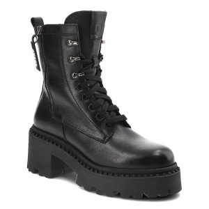 Czarne Botki Nessi Skórzane Buty Damskie. Czarne botki Nessi, bez wzorów, ze skóry, bez obcasa, bez zapięcia. Za 449,00 zł.