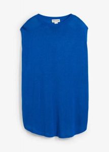 Zwężany ku dołowi top dzianinowy z delikatnej wiskozy. Niebieskie topy bonprix, bez wzorów, z dzianiny, bez kołnierzyka, bez ramiączek. Za 32,99 zł.