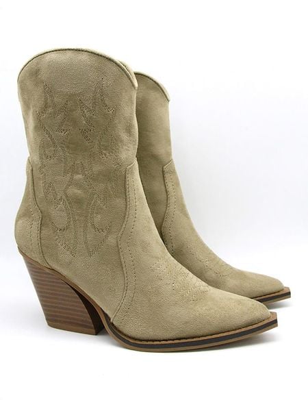 Bellucci Botki w kolorze zielonym rozmiar: 38. Zielone botki Bellucci, bez wzorów, bez obcasa, bez zapięcia. Za 167,28 zł.