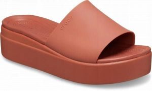 Klapki Dla Dorosłych Crocs Brooklyn Slide. Brązowe klapki Crocs, bez wzorów, z materiału, bez obcasa. Za 181,99 zł.