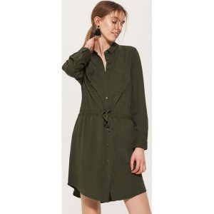 Koszulowa sukienka z wiązaniem - Khaki. Brązowe kombinezony marki House, l, z koszulowym kołnierzykiem. Za 79,99 zł.