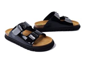 DR. BRINKMANN 700699-01 schwarz, klapki damskie. Czarne klapki Dr. Brinkmann, bez wzorów, bez obcasa. Za 263,42 zł.