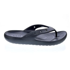 Japonki Crocs Classic Flip V2. Czarne klapki Crocs, bez wzorów, bez obcasa. Za 109,99 zł.