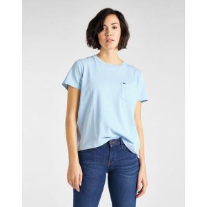 DAMSKI T-SHIRT LEE GARMENT DYED TEE RELAXED FIT SKY BLUE L40RETNR 112108708. Niebieskie t-shirty Lee, l, bez wzorów, bez kołnierzyka, bez ramiączek. Za 69,99 zł.