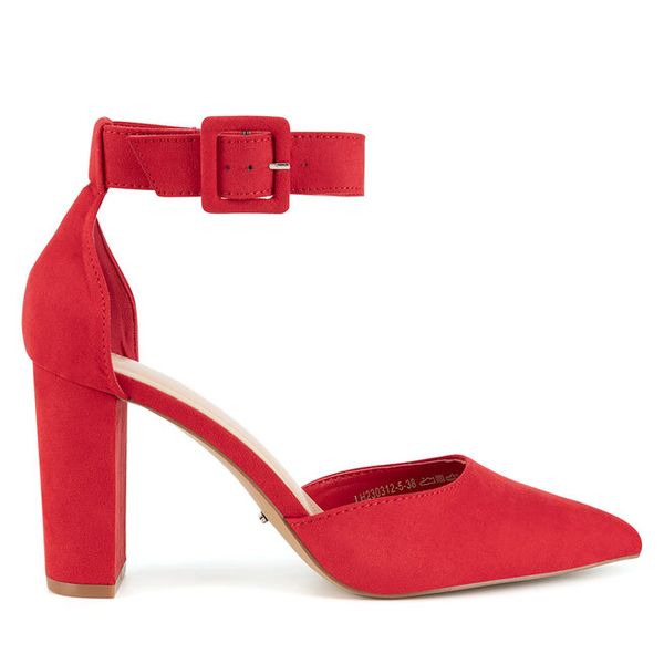 Czółenka DeeZee. Czerwone czółenka DeeZee, bez wzorów, bez obcasa, bez zapięcia. Za 129,99 zł.