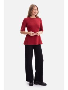 Be Wear Bluzka w kolorze czerwonym rozmiar: L. Czerwone bluzki Be Wear, l, bez wzorów, bez kołnierzyka, bez ramiączek. Za 183,59 zł.