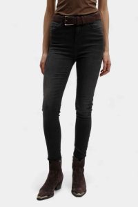 Damskie Spodnie Jeansowe Mustang Style Georgia Super Skinny Denim Black 1016903 4000 802. Czarne rurki Mustang, z denimu. Za 219,99 zł.